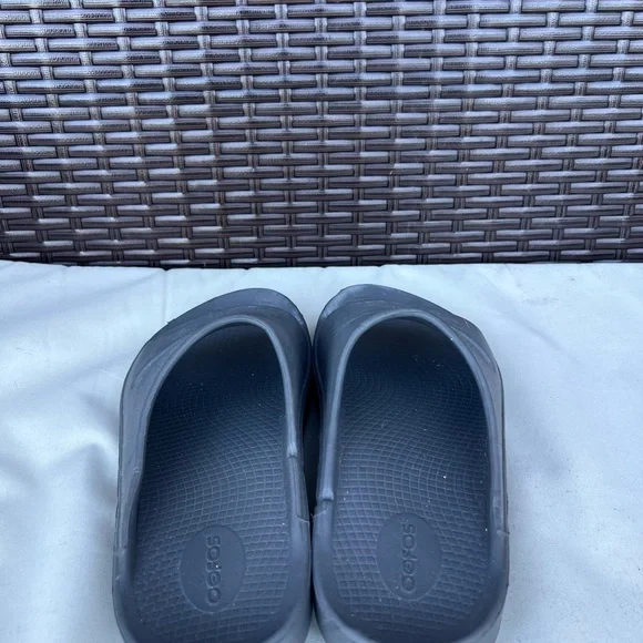 OOFOS Charcoal Slide Sandals - Picture 2 of 11